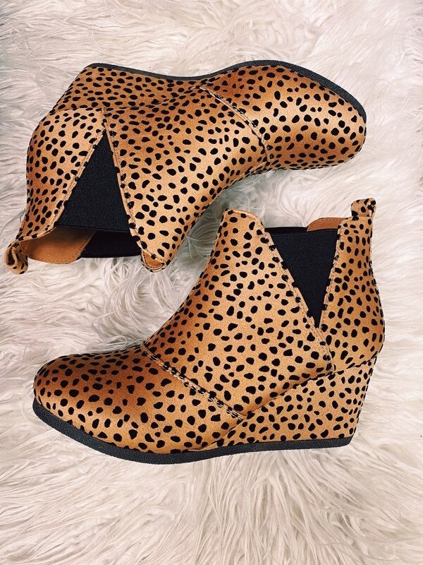 PIERRE DUMAS CHEETAH SUEDE WEDGE BOOTIES size 5.5 7.5 Lovish