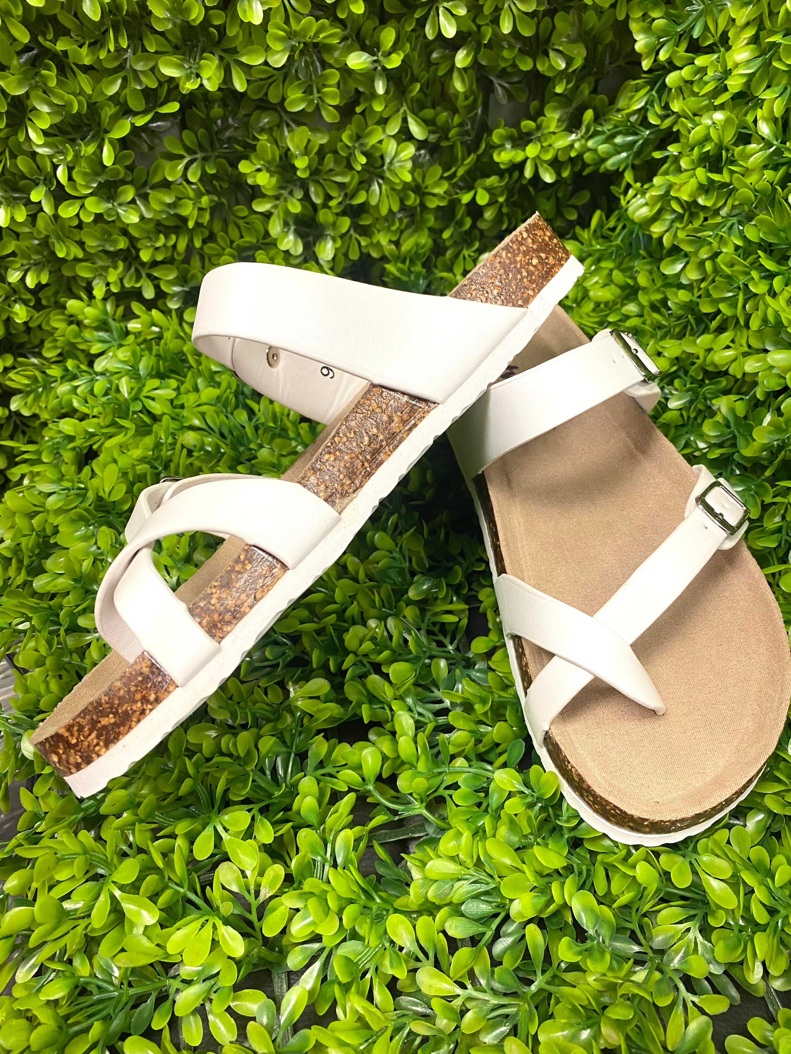 Womens White Slip on Sandals by Outwoods Size 6 11